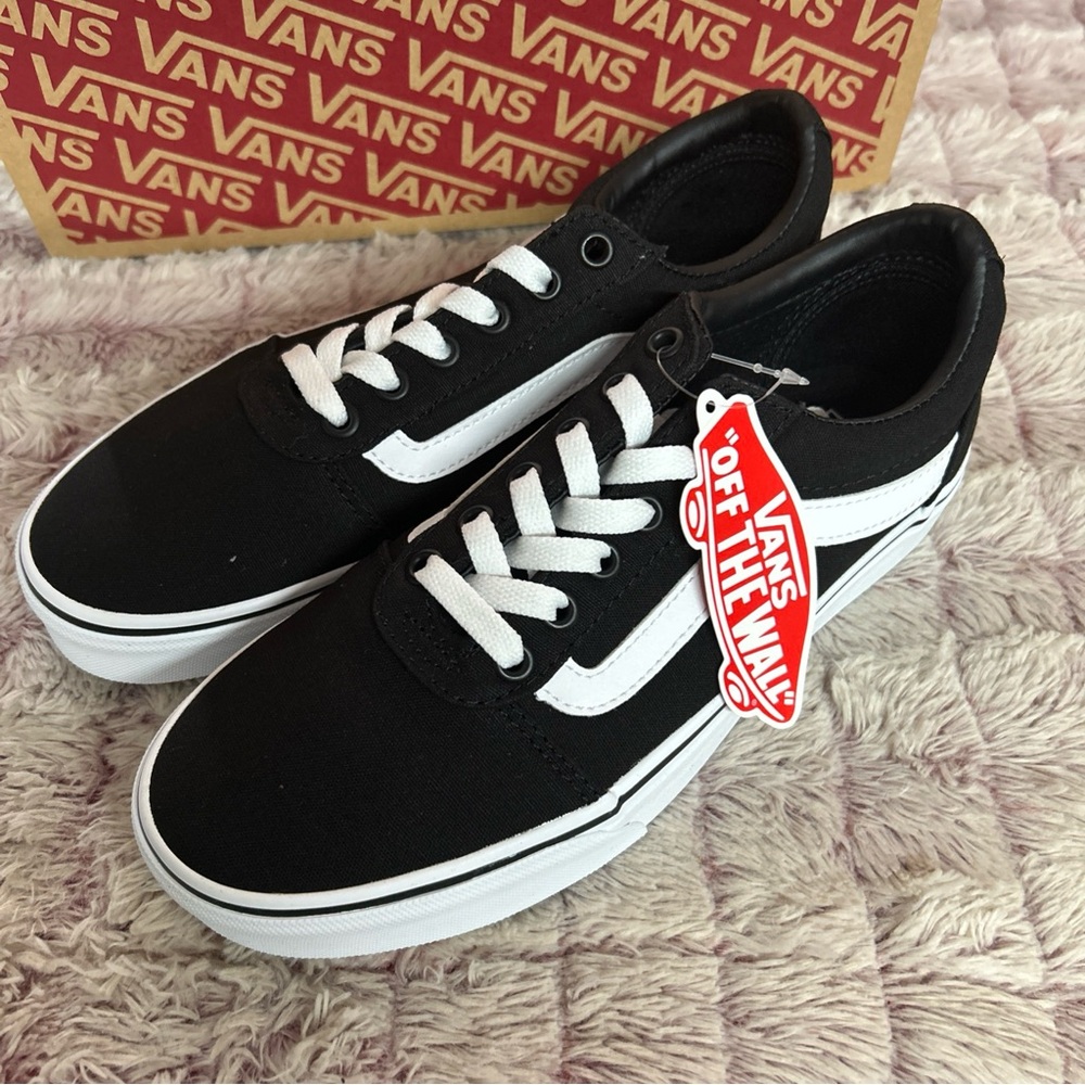 Van Off The Wall Ward Black/ White Sneakers
